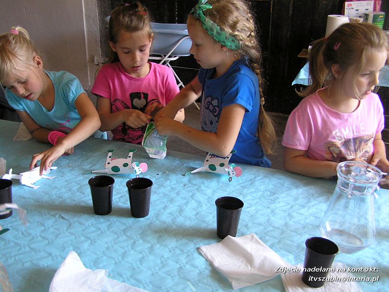 Maluchy z szubińskiej dwójki z wizytą w gospodarstwie rolnym w Szaradowie