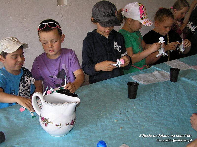 Maluchy z szubińskiej dwójki z wizytą w gospodarstwie rolnym w Szaradowie
