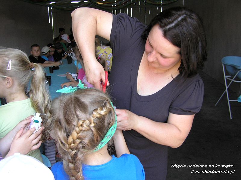 Maluchy z szubińskiej dwójki z wizytą w gospodarstwie rolnym w Szaradowie