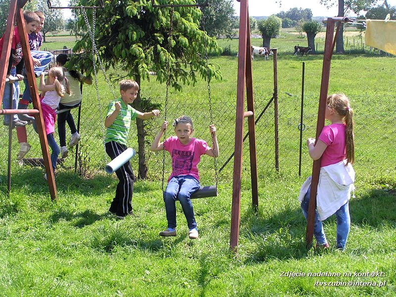 Maluchy z szubińskiej dwójki z wizytą w gospodarstwie rolnym w Szaradowie