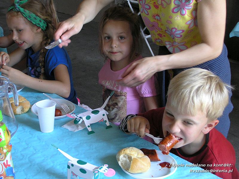 Maluchy z szubińskiej dwójki z wizytą w gospodarstwie rolnym w Szaradowie