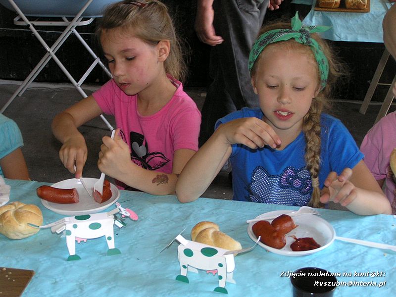 Maluchy z szubińskiej dwójki z wizytą w gospodarstwie rolnym w Szaradowie