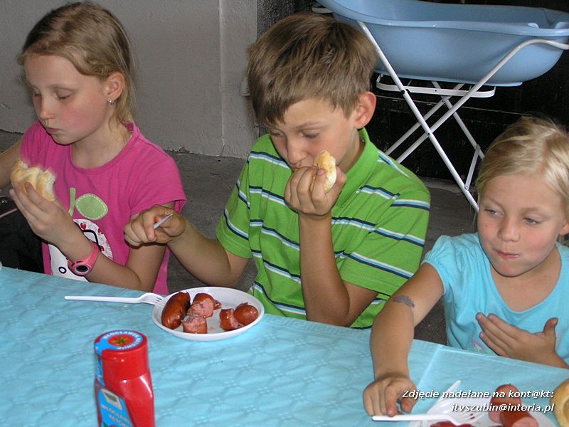 Maluchy z szubińskiej dwójki z wizytą w gospodarstwie rolnym w Szaradowie