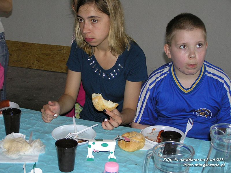 Maluchy z szubińskiej dwójki z wizytą w gospodarstwie rolnym w Szaradowie