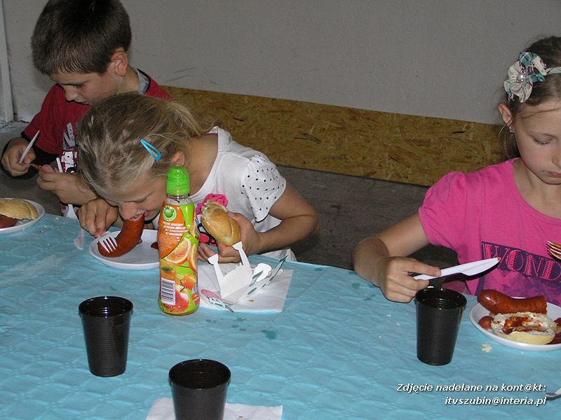 Maluchy z szubińskiej dwójki z wizytą w gospodarstwie rolnym w Szaradowie