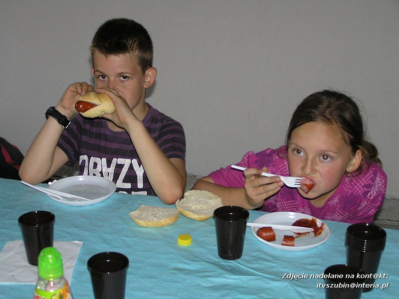 Maluchy z szubińskiej dwójki z wizytą w gospodarstwie rolnym w Szaradowie