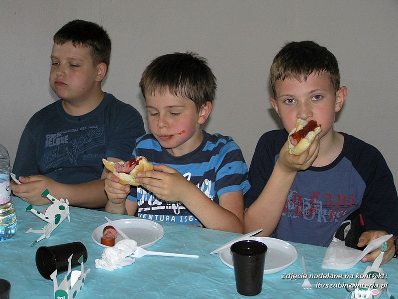 Maluchy z szubińskiej dwójki z wizytą w gospodarstwie rolnym w Szaradowie