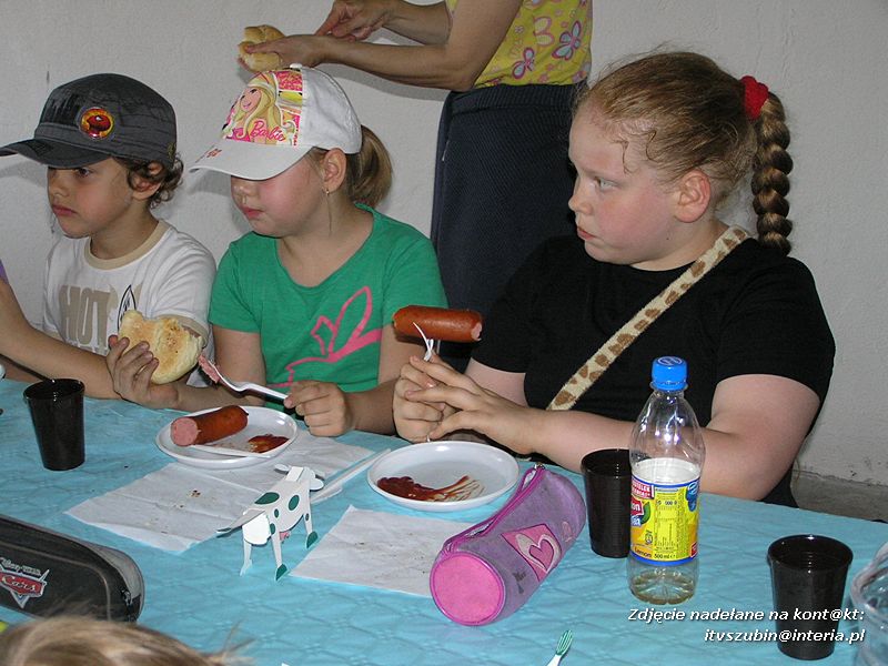 Maluchy z szubińskiej dwójki z wizytą w gospodarstwie rolnym w Szaradowie