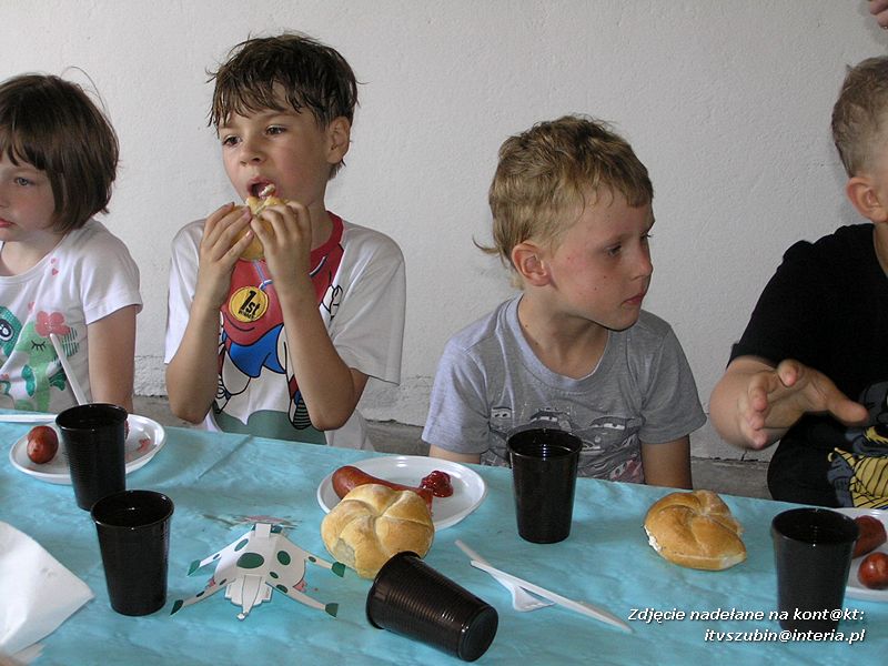Maluchy z szubińskiej dwójki z wizytą w gospodarstwie rolnym w Szaradowie