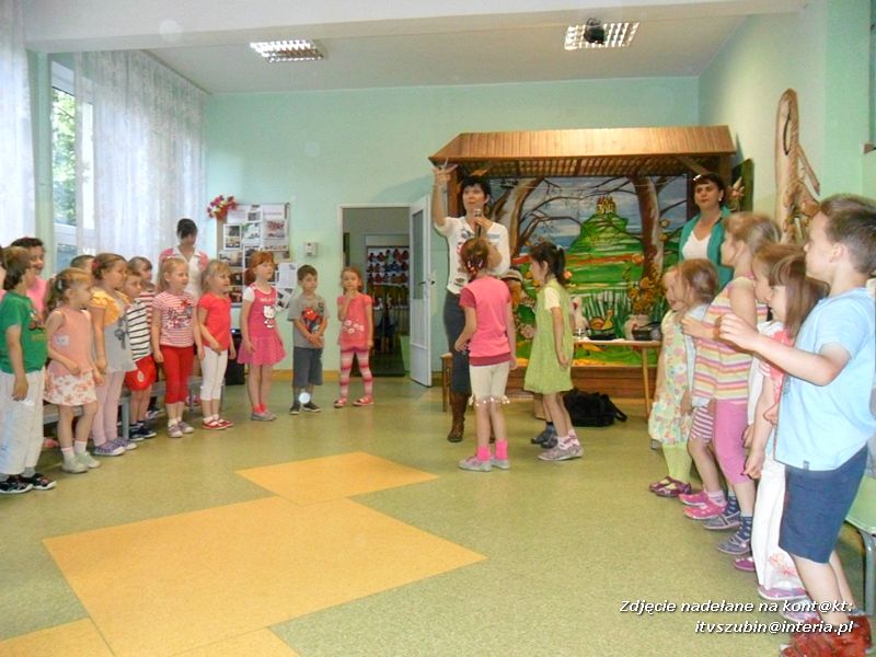 ?Muzyczna lokomotywa? ? spotkanie autorskie z Izabelą Klebańską w Samorządowym Przedszkolu nr 2 w Szubinie