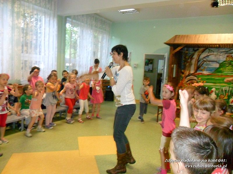 ?Muzyczna lokomotywa? ? spotkanie autorskie z Izabelą Klebańską w Samorządowym Przedszkolu nr 2 w Szubinie