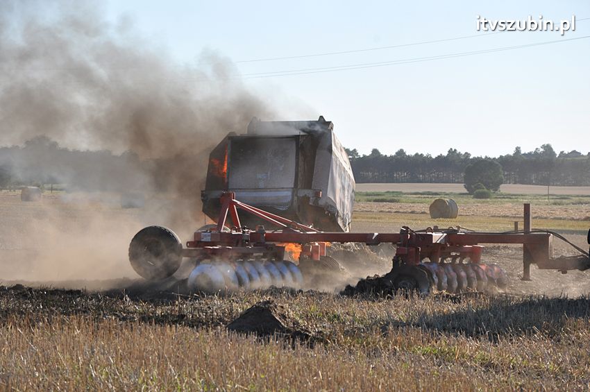 Kolejny pożar maszyny rolniczej na terenie powiatu nakielskiego