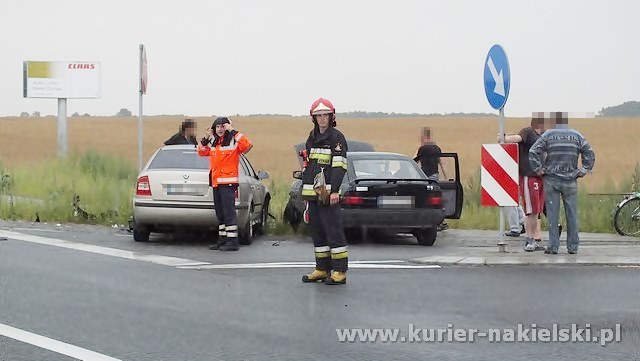 Kolizja trzech samochodów w Śmielinie