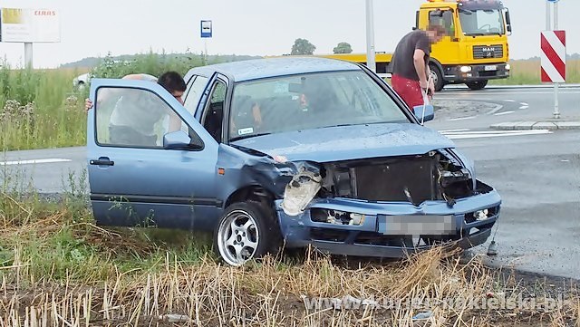 Kolizja trzech samochodów w Śmielinie