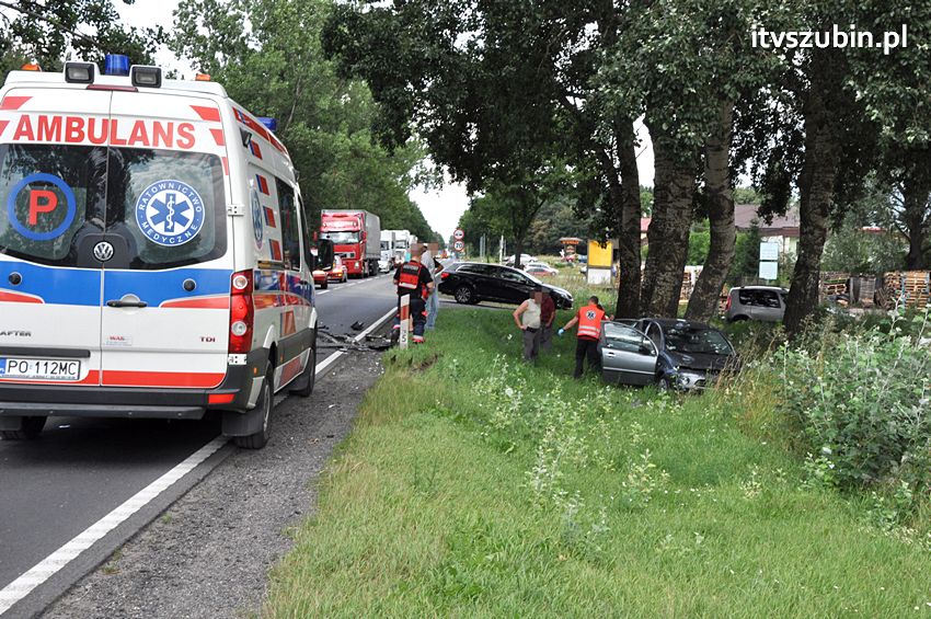 Dwie osoby w szpitalu po zderzeniu samochodów w Kołaczkowie
