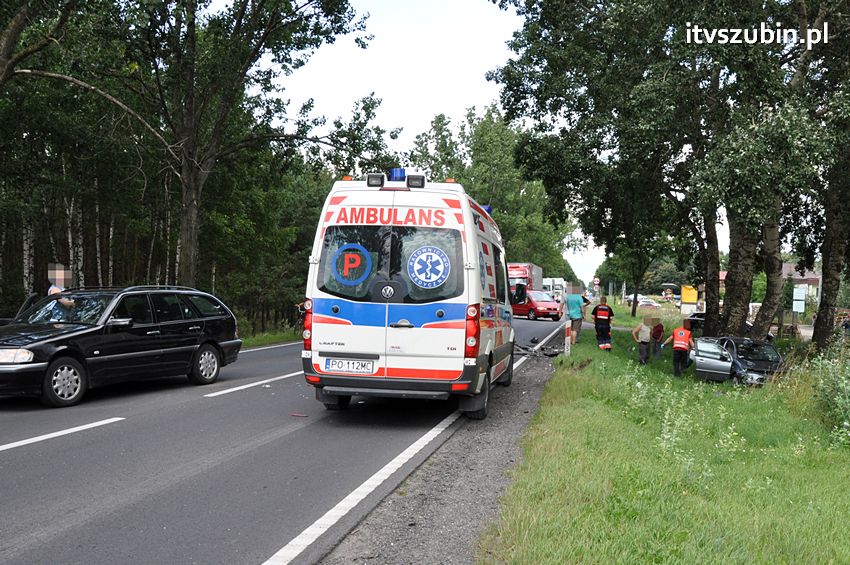 Dwie osoby w szpitalu po zderzeniu samochodów w Kołaczkowie