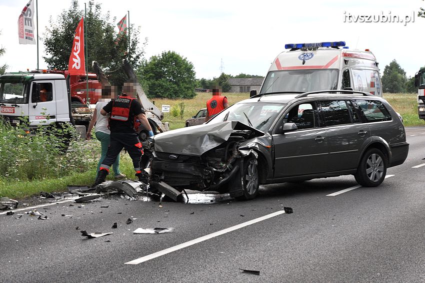Dwie osoby w szpitalu po zderzeniu samochodów w Kołaczkowie