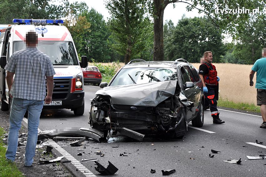 Dwie osoby w szpitalu po zderzeniu samochodów w Kołaczkowie