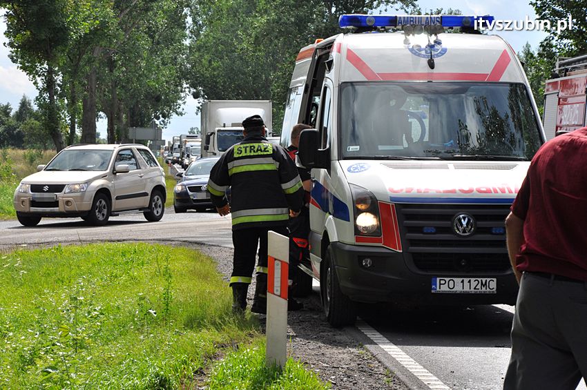Dwie osoby w szpitalu po zderzeniu samochodów w Kołaczkowie