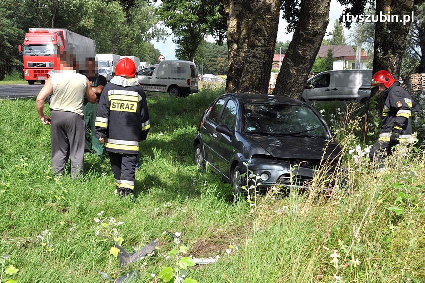 Dwie osoby w szpitalu po zderzeniu samochodów w Kołaczkowie