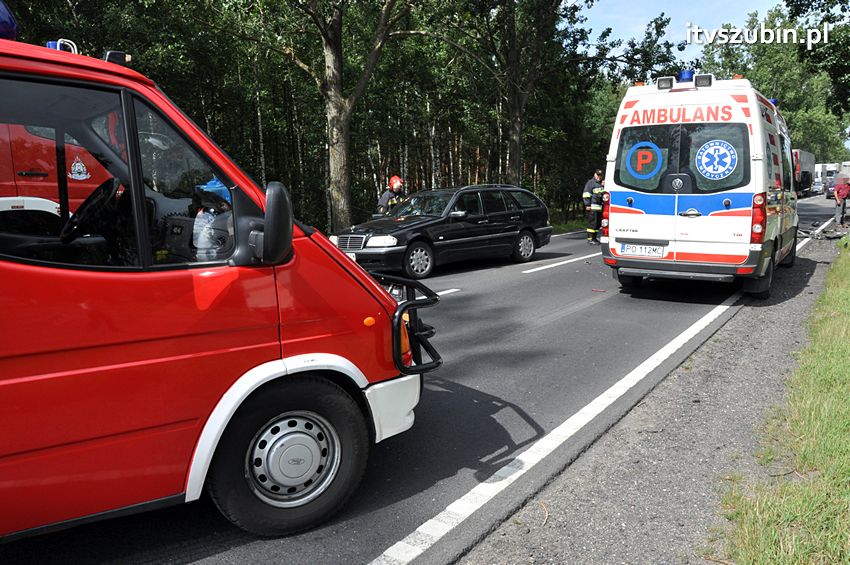 Dwie osoby w szpitalu po zderzeniu samochodów w Kołaczkowie