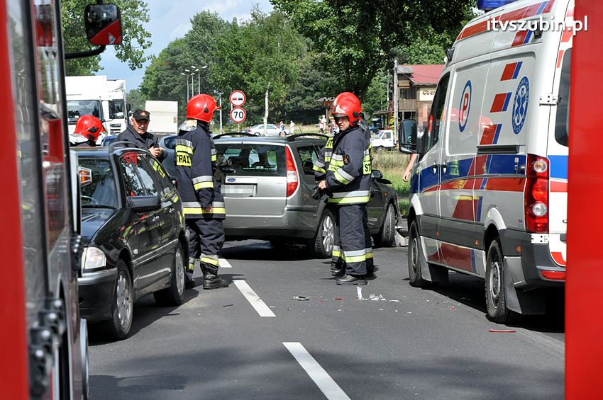 Dwie osoby w szpitalu po zderzeniu samochodów w Kołaczkowie