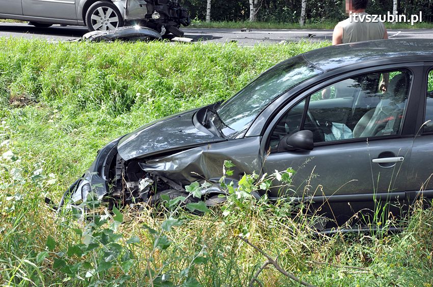 Dwie osoby w szpitalu po zderzeniu samochodów w Kołaczkowie