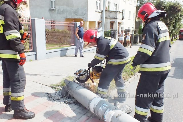 Słup zablokował ul. P. Skargi w Nakle nad Notecią