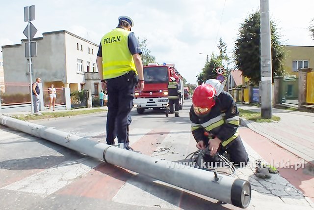 Słup zablokował ul. P. Skargi w Nakle nad Notecią