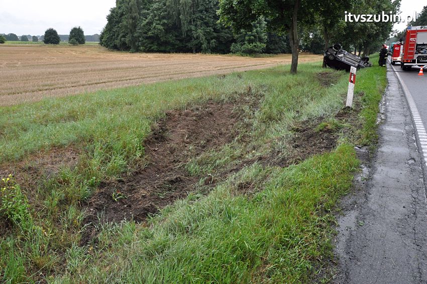 Kolejne dachowanie na Wirażu 77 w Dąbrówce Słupskiej