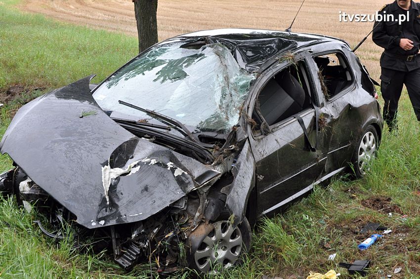 Kolejne dachowanie na Wirażu 77 w Dąbrówce Słupskiej