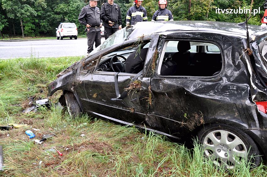 Kolejne dachowanie na Wirażu 77 w Dąbrówce Słupskiej