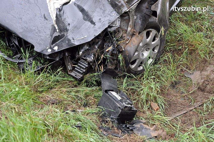 Kolejne dachowanie na Wirażu 77 w Dąbrówce Słupskiej
