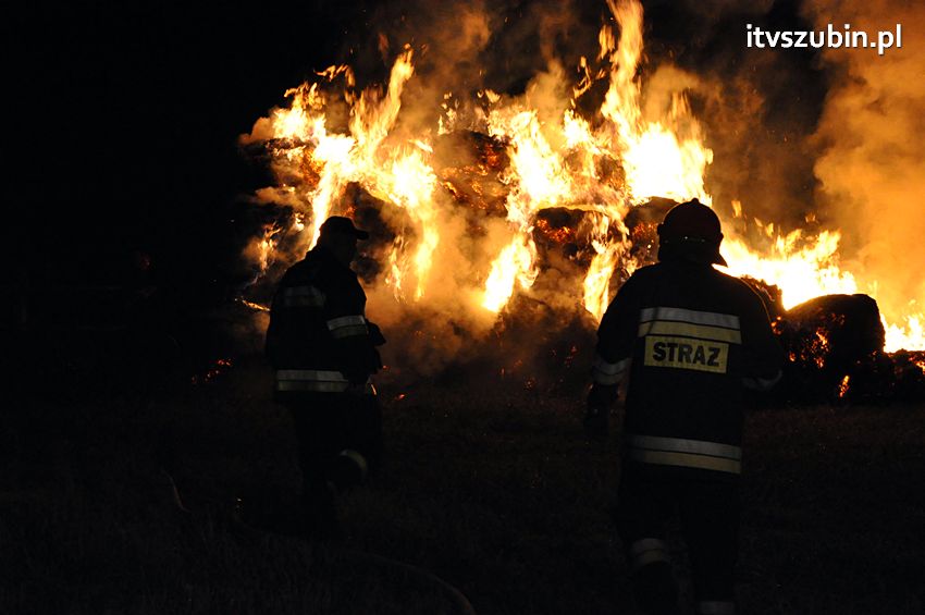 Pożar balotów w Kowalewie