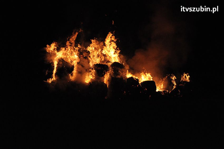 Pożar balotów w Kowalewie