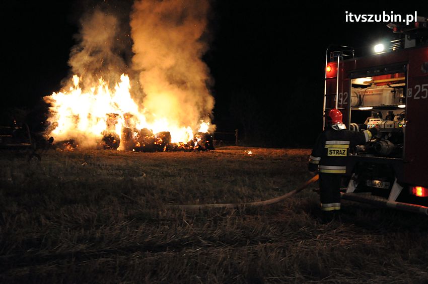 Pożar balotów w Kowalewie