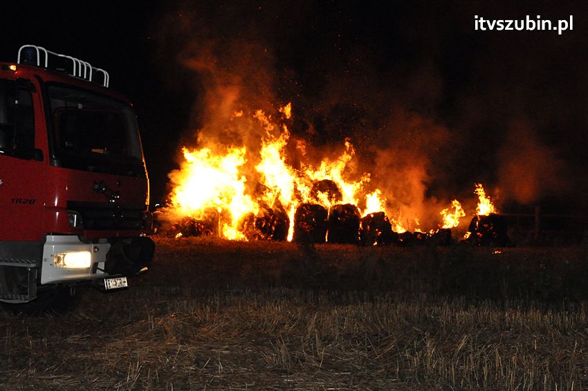 Pożar balotów w Kowalewie