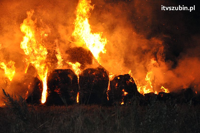 Pożar balotów w Kowalewie