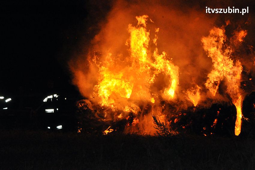 Pożar balotów w Kowalewie