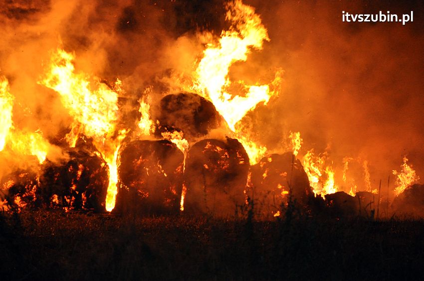 Pożar balotów w Kowalewie