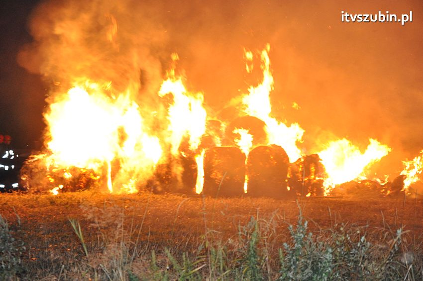 Pożar balotów w Kowalewie