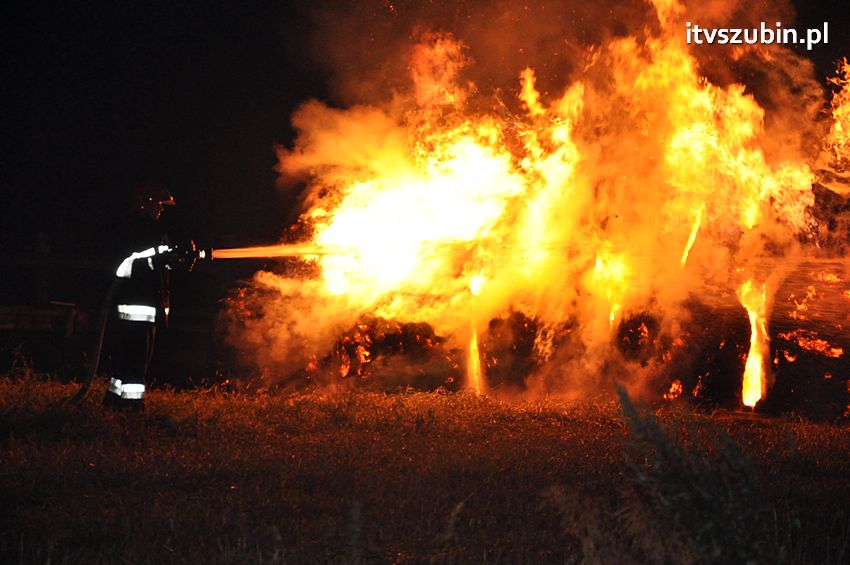 Pożar balotów w Kowalewie