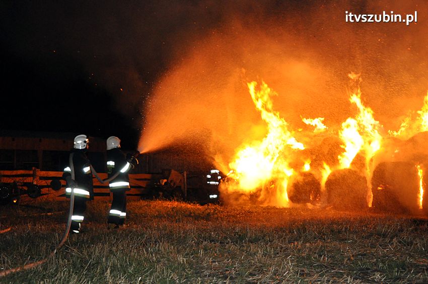 Pożar balotów w Kowalewie
