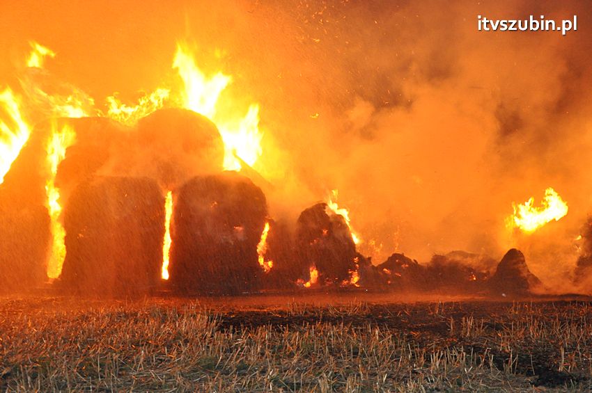 Pożar balotów w Kowalewie