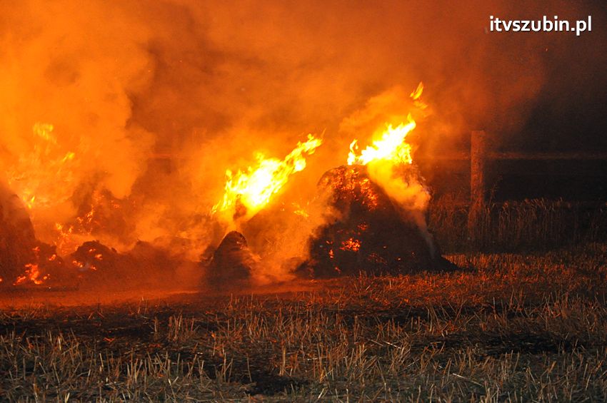 Pożar balotów w Kowalewie