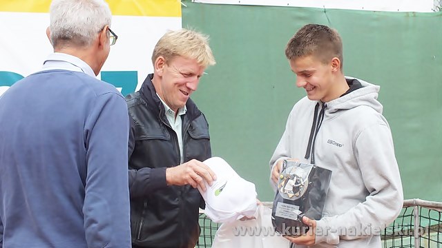 Przemek Zieliński drugi podczas IX Turnieju Tenisowy o Puchar Burmistrza Nakła nad Notecią