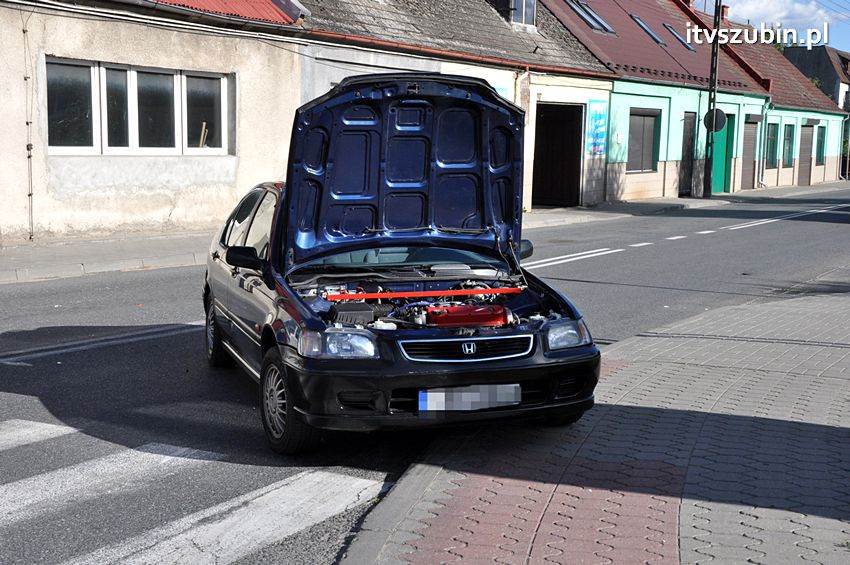 Kolizja osobówek i pożar samochodu w Szubinie