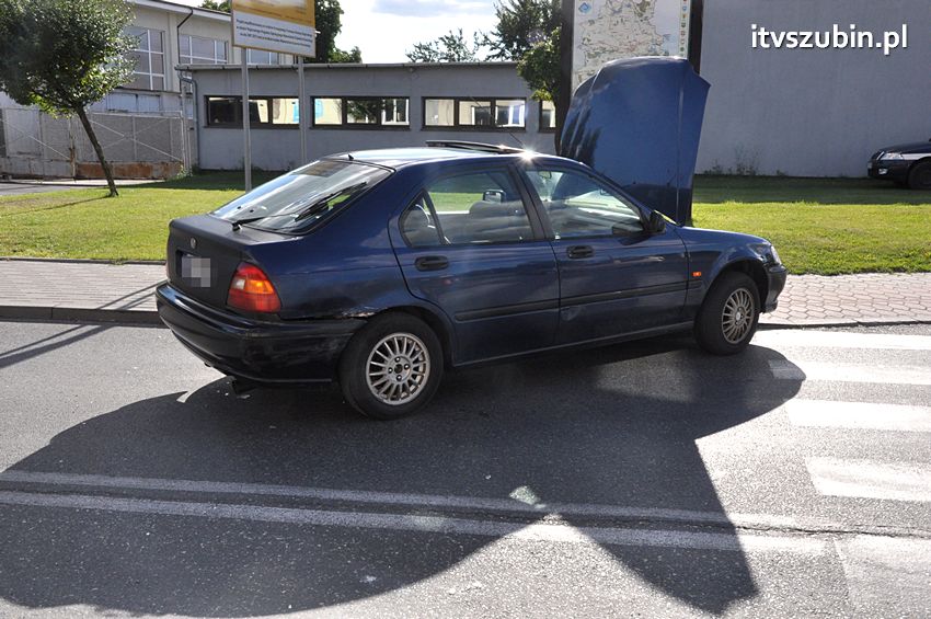 Kolizja osobówek i pożar samochodu w Szubinie