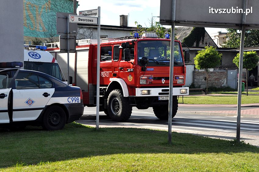 Kolizja osobówek i pożar samochodu w Szubinie