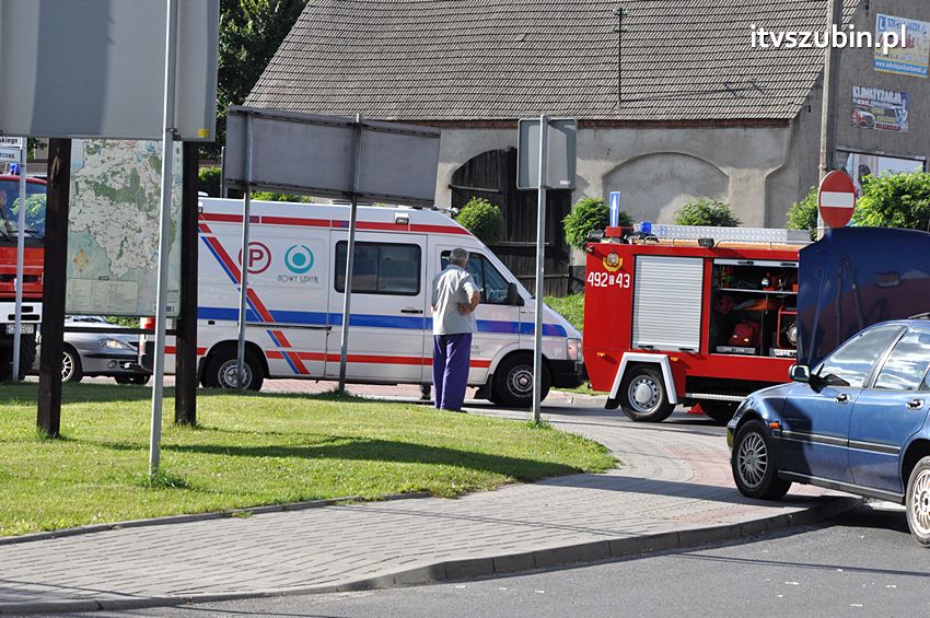 Kolizja osobówek i pożar samochodu w Szubinie